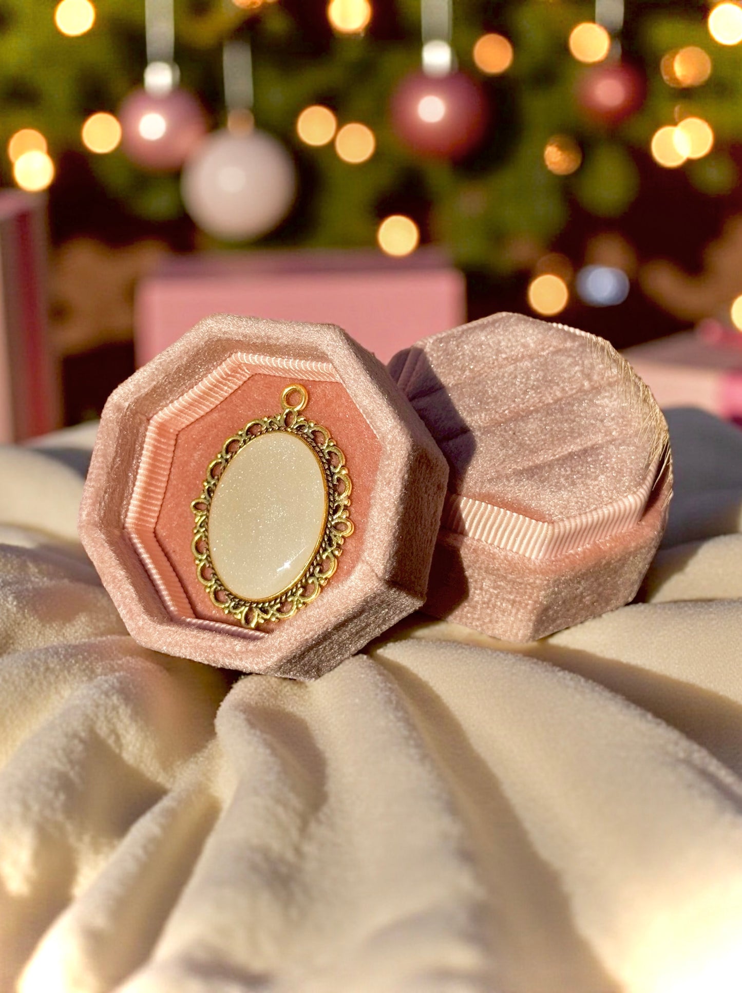 Keepsake Ornaments- This Weekend Only! 🤍